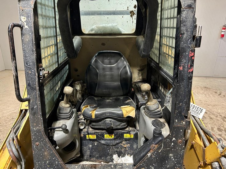 caterpillar-257b-image-12