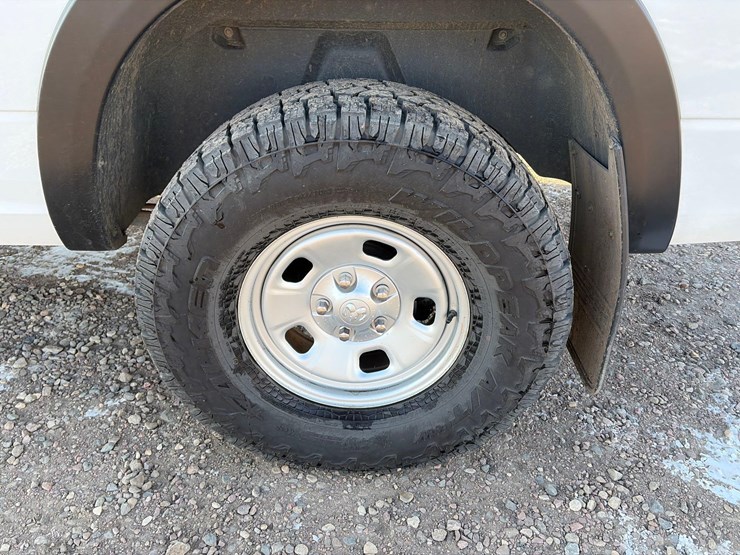 2020-ram-1500-classic-image-15