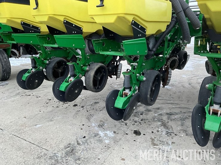 2021-john-deere-1775nt-image-21