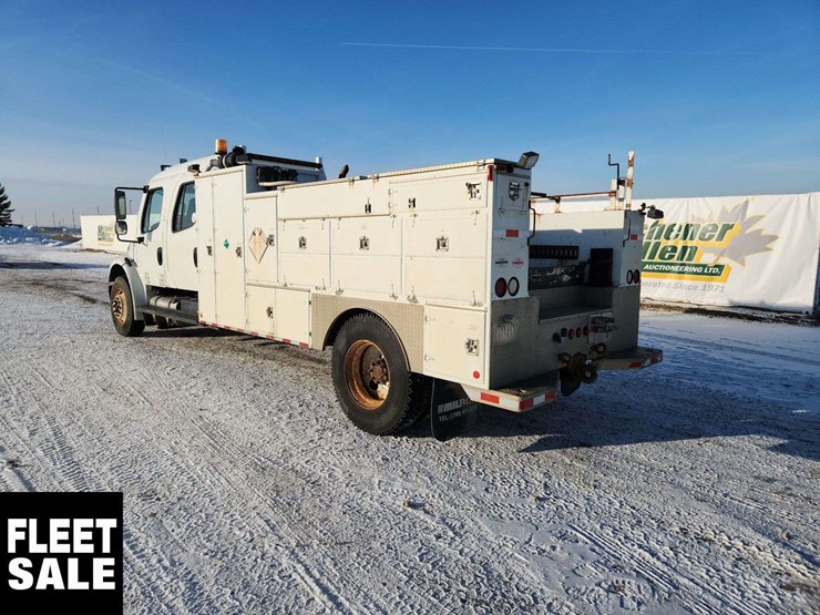 2005-freightliner-m2-106-image-3