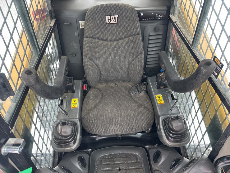 caterpillar-242d-image-32