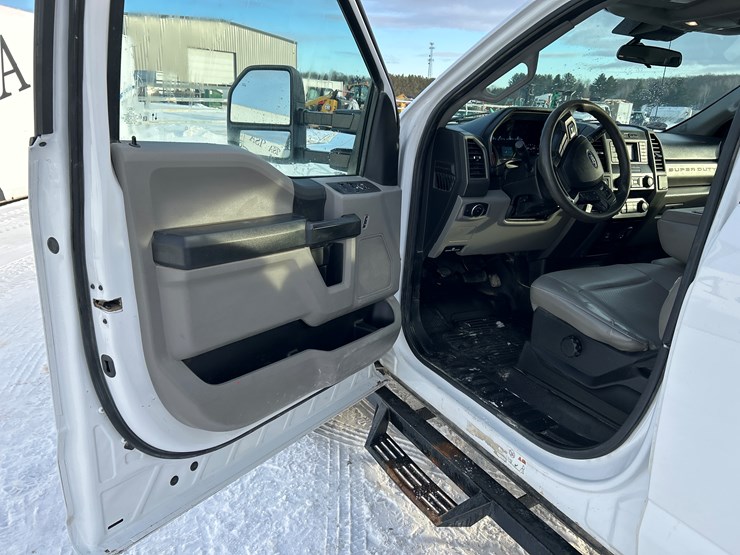 2021-ford-f550-image-69