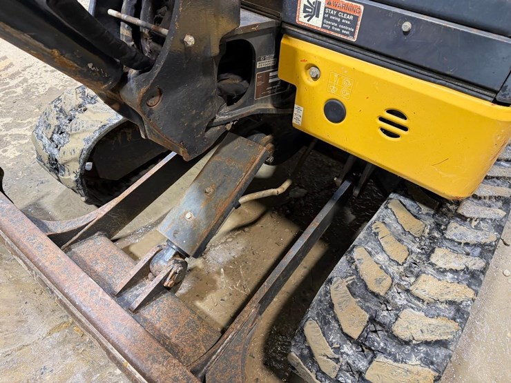 2016-deere-26g-image-11