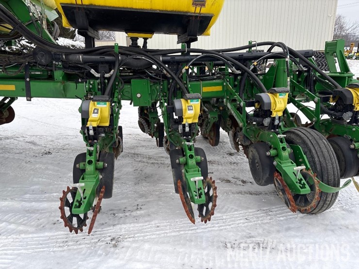 2016-john-deere-1775nt-image-30
