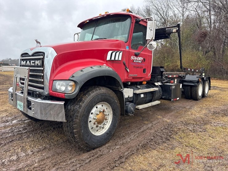 2010-mack-gu713-granite-roll-off-truck-image-6