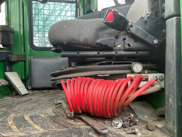 2010-deere-648h-image-28