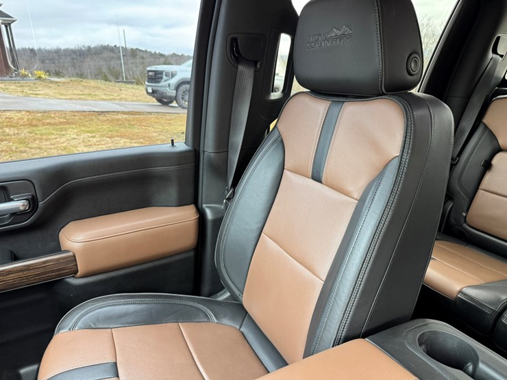 2021-chevrolet-3500hd-image-33