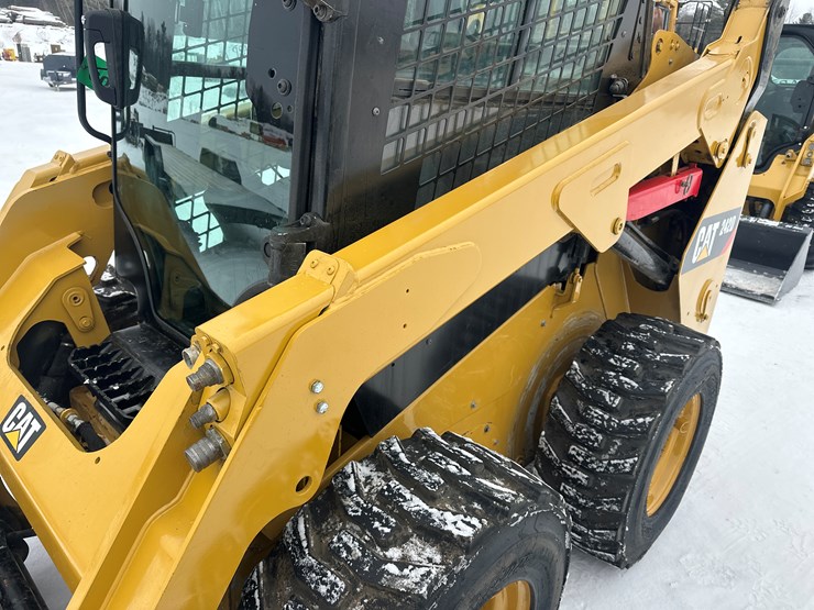 caterpillar-242d-image-22