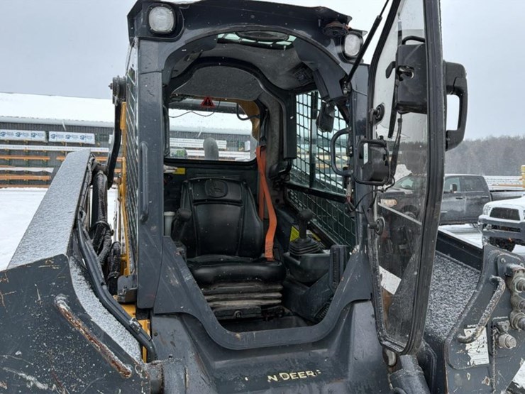 2019-deere-332g-image-9