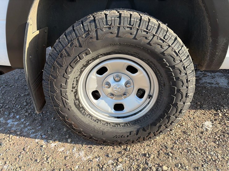 2020-ram-1500-classic-image-16