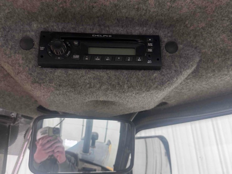 2011-deere-524k-image-17