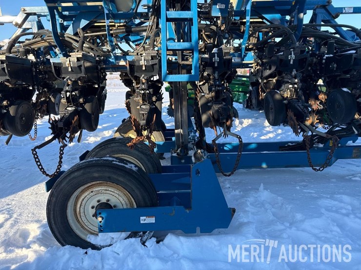 2012-kinze-3600-image-10