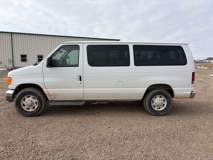 2007-ford-econoline-van-image-4