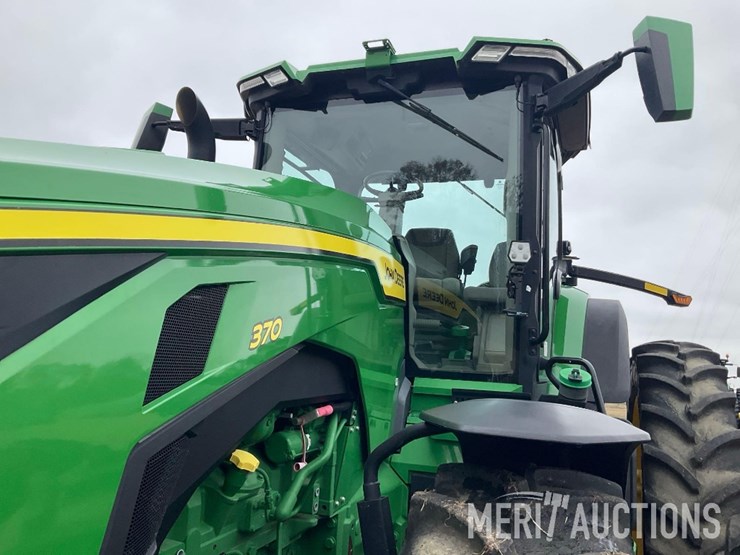 2023-john-deere-8r-370-image-11