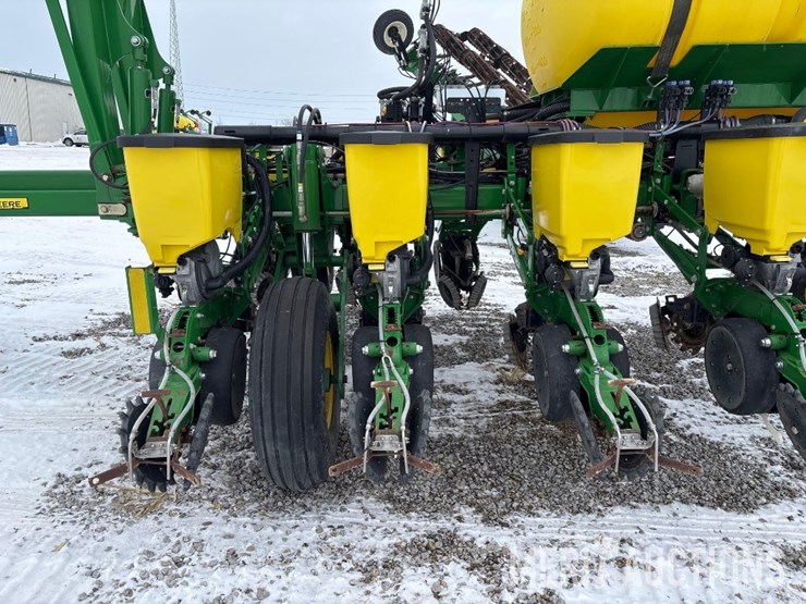 2015-john-deere-1775nt-image-15