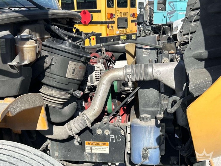 2011-freightliner-b2-image-9