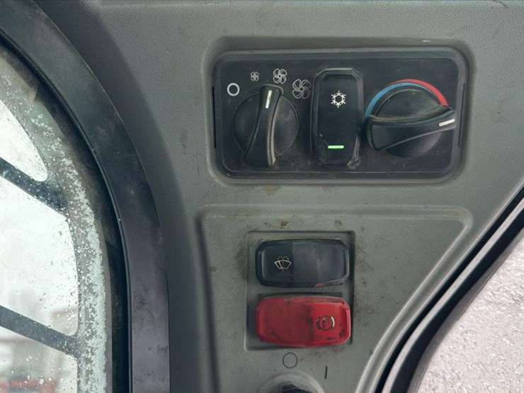 2023-caterpillar-299d3-xe-image-52