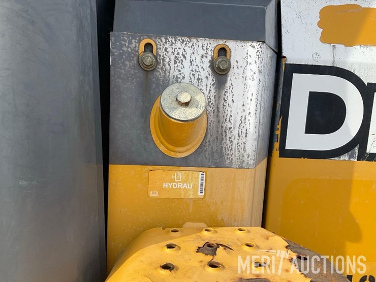 2018-deere-544k-image-35