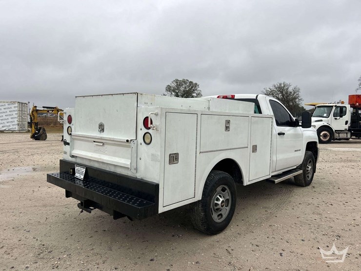 2015-chevrolet-silverado-2500hd-image-3