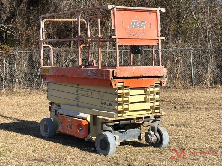 2015-jlg-3246es-image-1