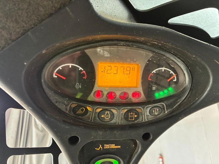 2021-bobcat-t770-image-27