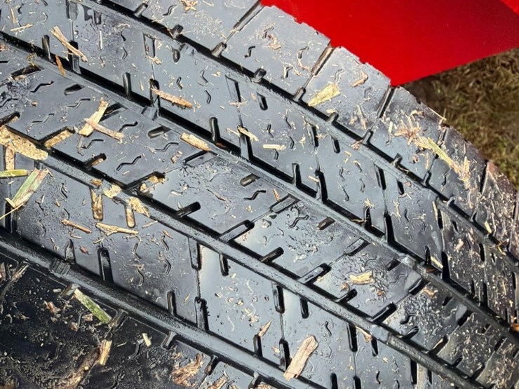 new-stoltzfus-16'-slant-bar-feed-wagon-image-6