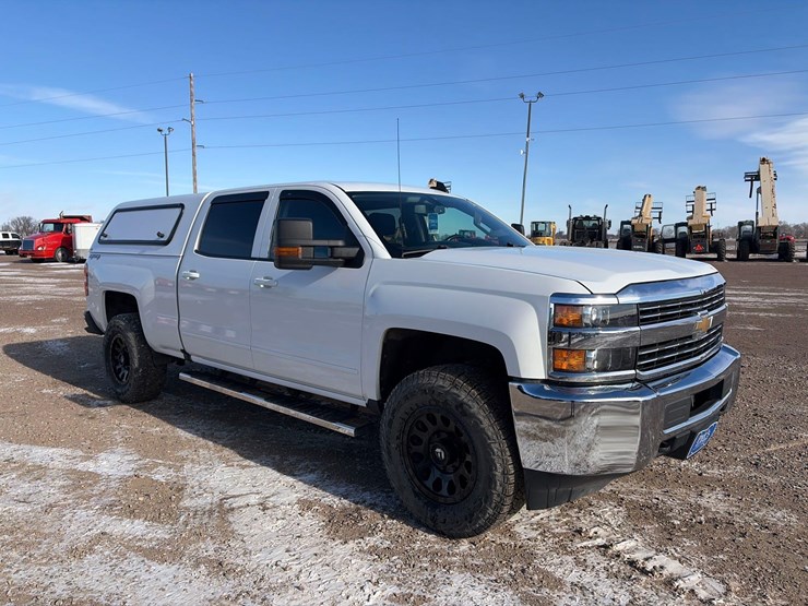 2018-chevrolet-k2500-image-2