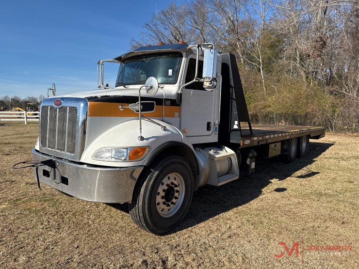 2019-peterbilt-348-image-4