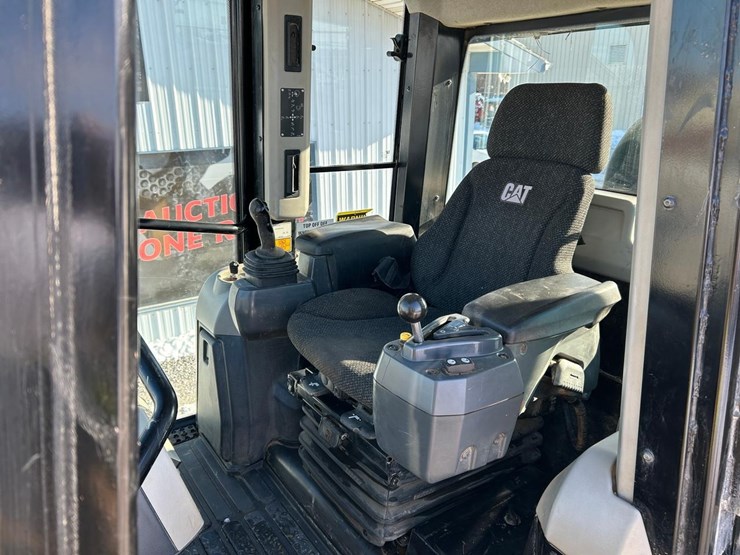 2017-caterpillar-963k-image-22