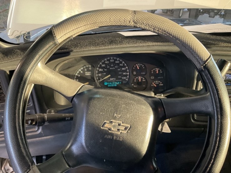 2001-chevrolet-silverado-1500-image-15