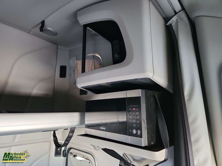 2024-peterbilt-579-image-28