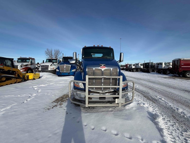 2015-peterbilt-579-image-8