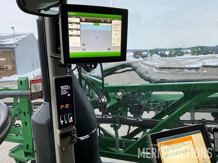 2020-john-deere-r4045-image-38