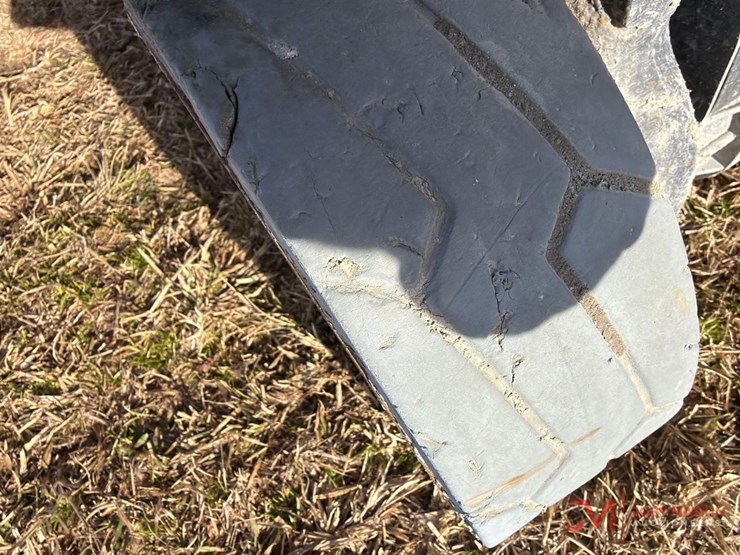 2016-jlg-1930es-image-10