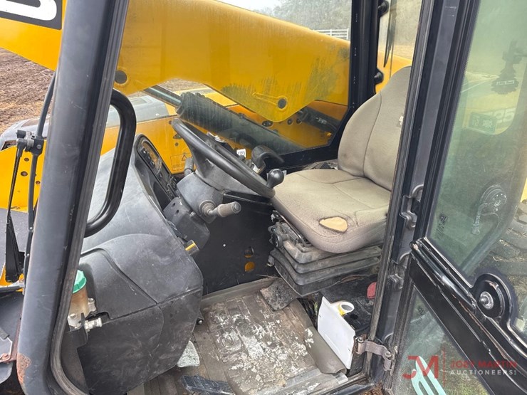 jcb-525-60-image-12