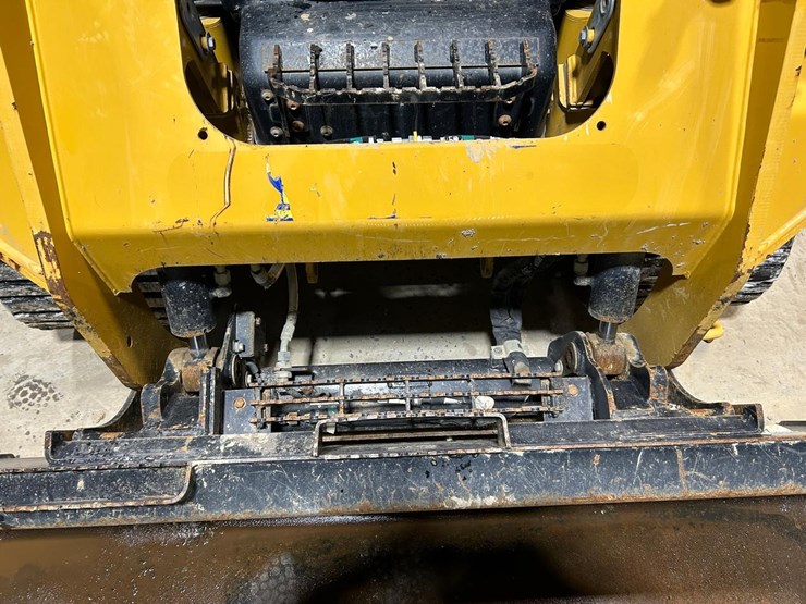 2023-caterpillar-259d3-image-10