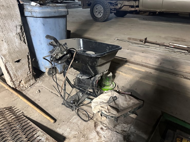 #38479-•-ground-work-seed-spreader-image-3