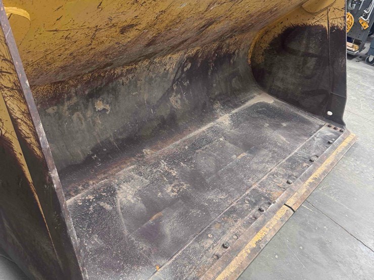 2011-deere-524k-image-11