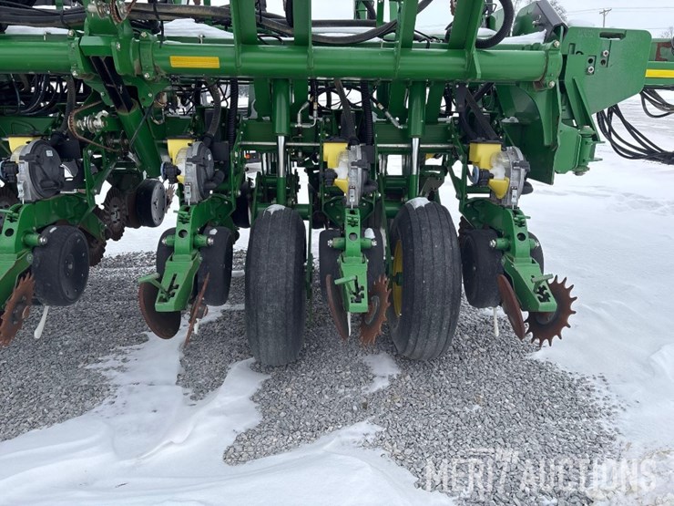 2013-john-deere-1790-image-33