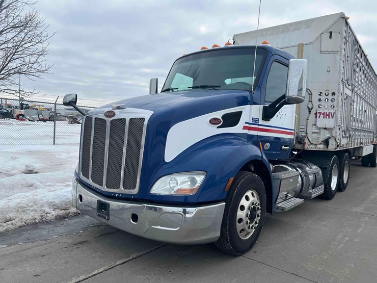 2016-peterbilt-semi-image-1