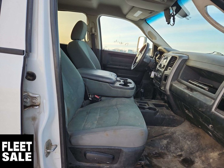 2015-ram-5500-4x4-s/a-service-truck-image-19