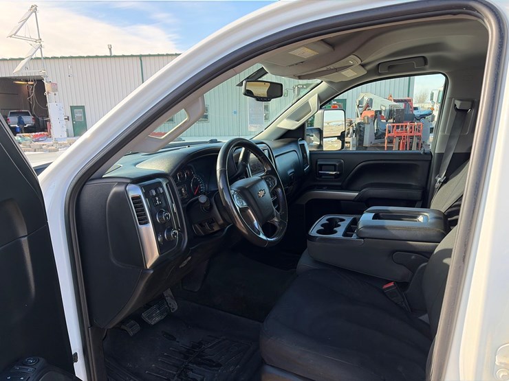 2018-chevrolet-k2500-image-11