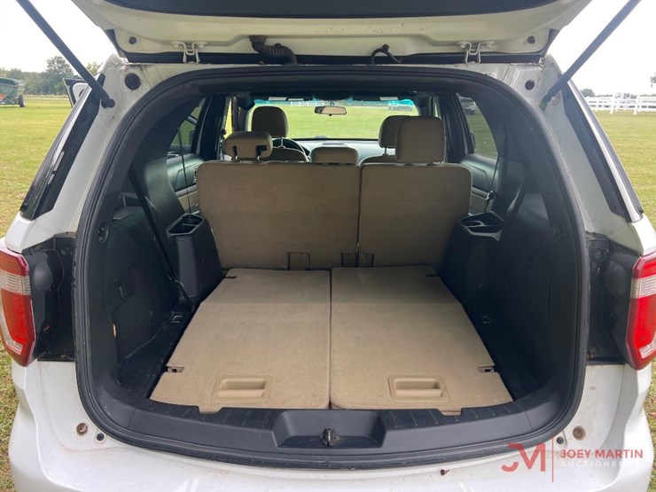 2016-ford-explorer-image-13