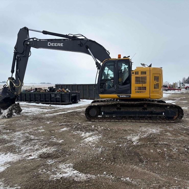 DEERE 245G LC
