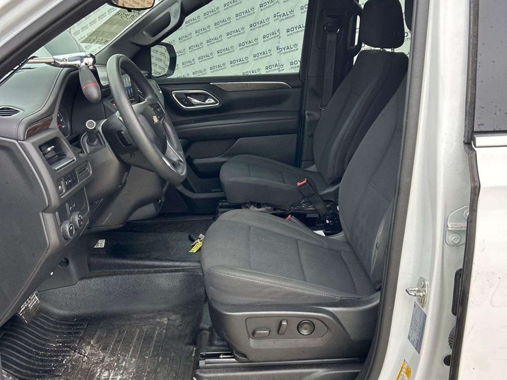 2023-chevrolet-tahoe-image-13