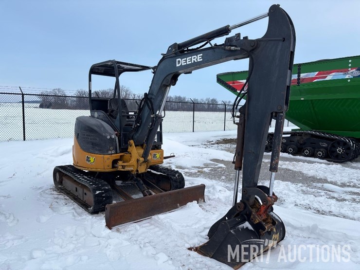 2006-deere-35d-image-3