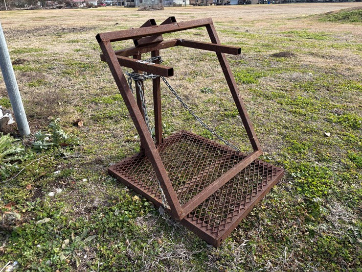 #389-•-lot-of-2-climber-stands-image-1