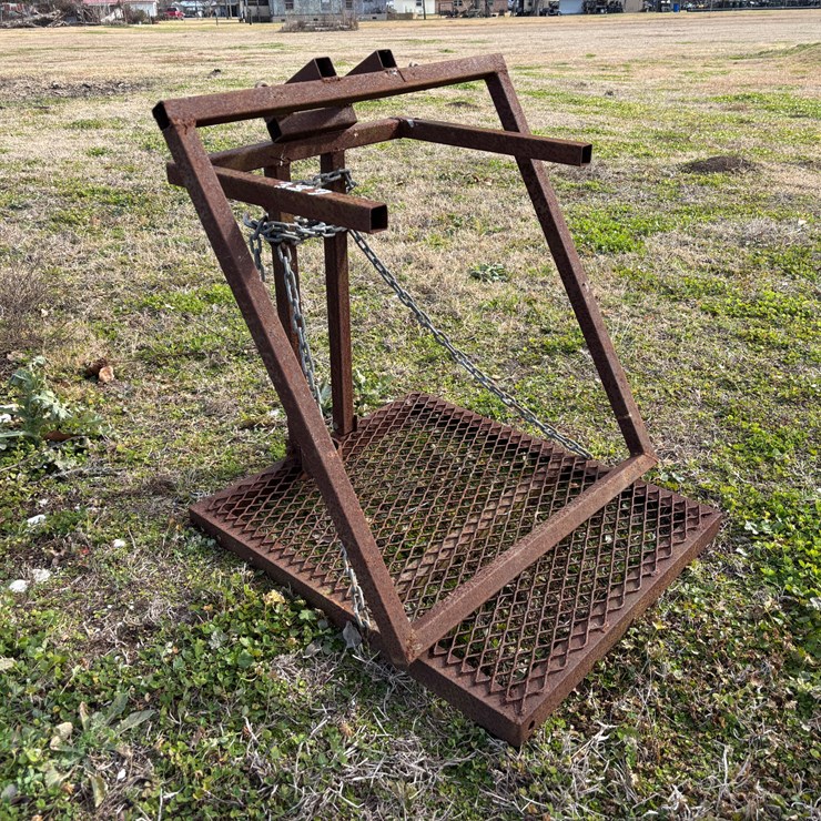 #389 • LOT OF 2 CLIMBER STANDS