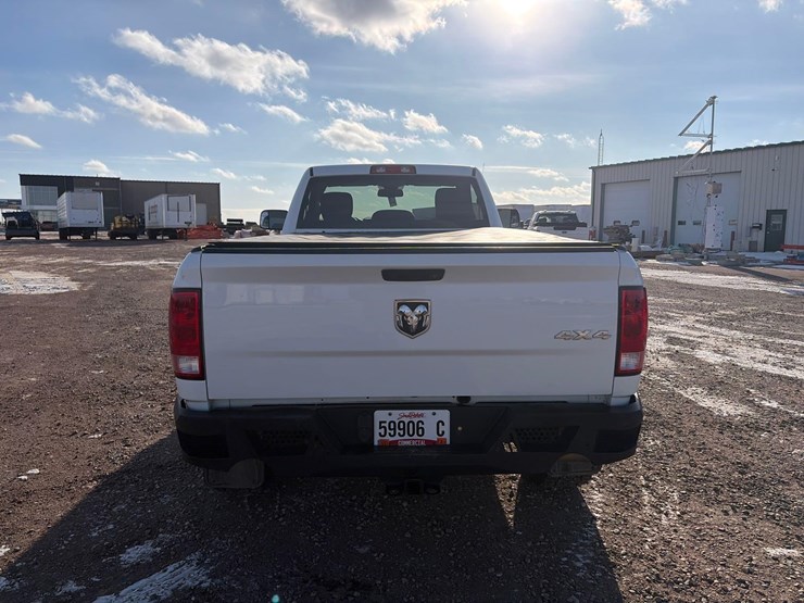 2020-ram-1500-classic-image-8