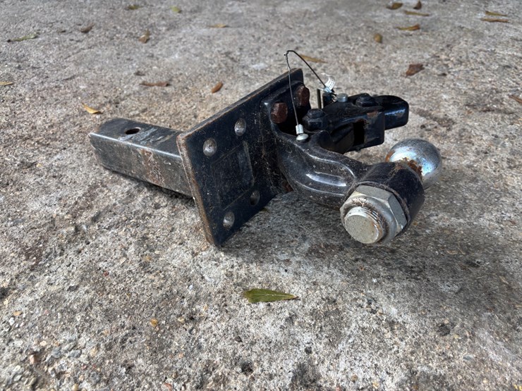 #402-•-pintle-hitch-with-ball-image-4
